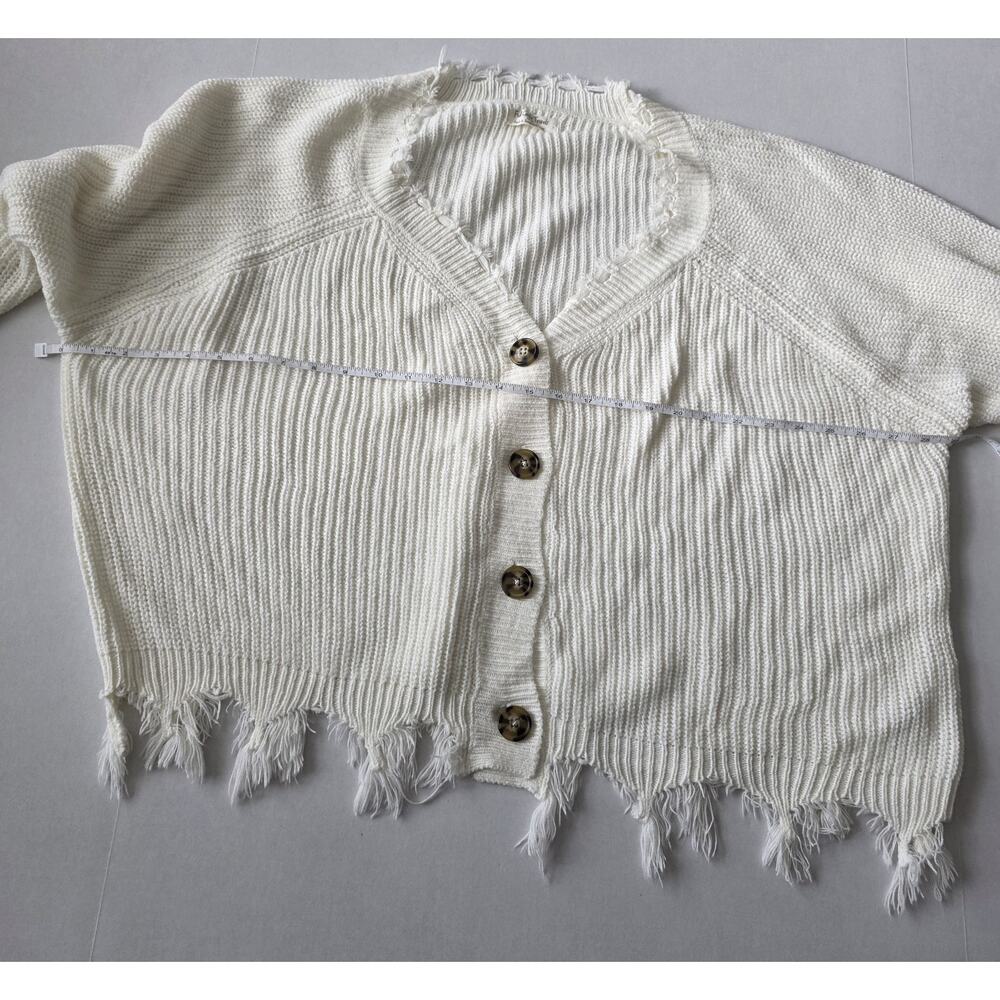 Women’s Distressed Frayed Cream Sweater 2x Long Sleeve Button V Neck - Picture 6 of 9